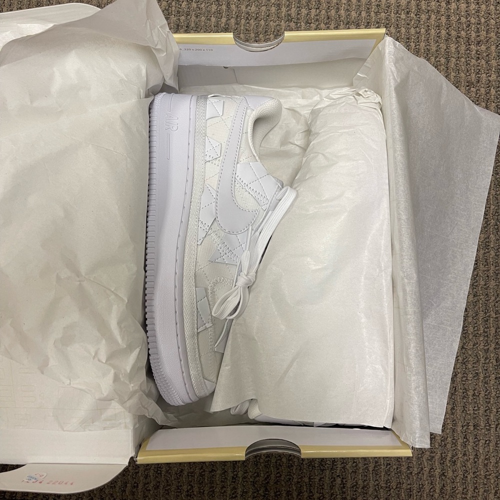 Nike Air Force 1 x Billie Eilish Low “Triple White” NEW Women's 9 Men’s Size 7.5